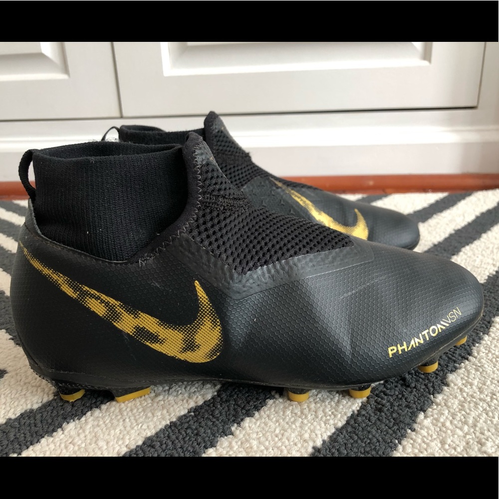 ⛔️SOLD⛔️ Boy’s Nike Phantom Soccer Cleats ⚽️ 🏆 - Picture 4 of 8